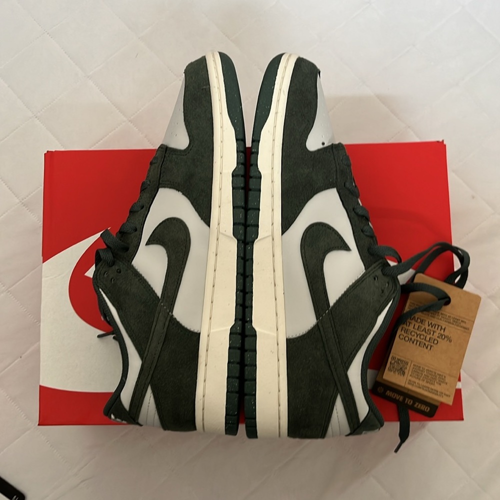 NWT Women’s Nike Dunk Low Green and White Sneakers - Picture 6 of 14